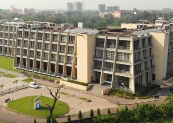 IIM Calcutta: Admission Process, Courses & Fees, Placement Statistics, & Scholarships